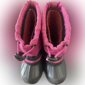 Toddler Girl's Pink/Black Water-Resistant Winter Snow Boot. Size 8.